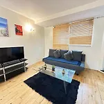 Chelsea Studio Apartment - Sleeps 4 - Near Cromwell Hospital