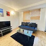 Chelsea Studio Apartment - Sleeps 4 - Near Cromwell Hospital