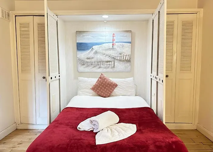 Chelsea Studio Apartment - Sleeps 4 - Near Cromwell Hospital