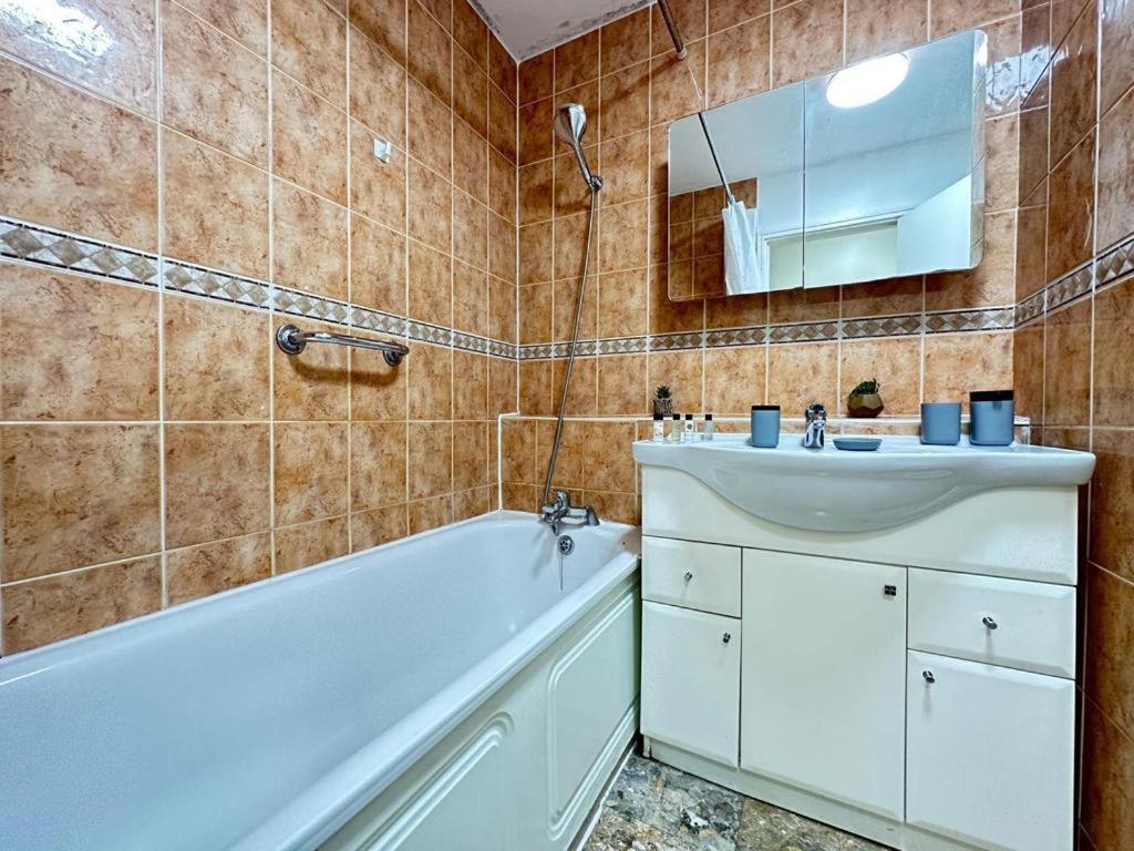 Chelsea Studio - Sleeps 4 - Near Cromwell Hospital * Londra