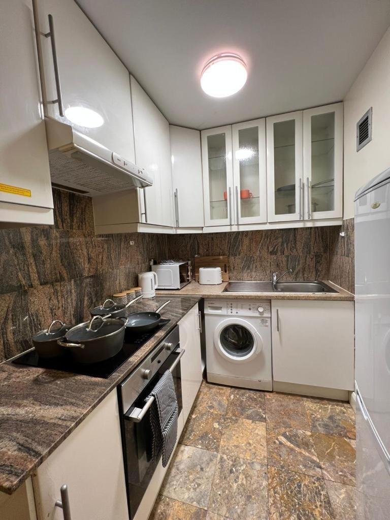 Chelsea Studio - Sleeps 4 - Near Cromwell Hospital * Londra
