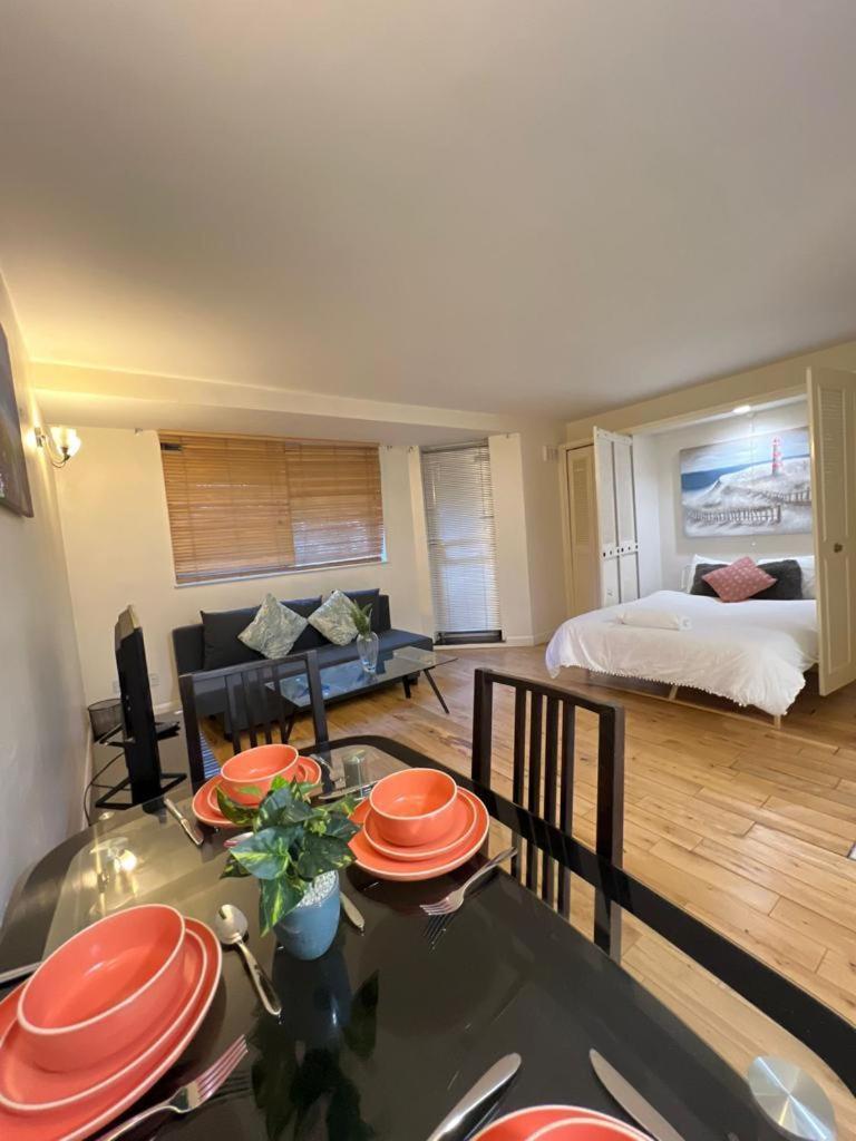 Chelsea Studio - Sleeps 4 - Near Cromwell Hospital